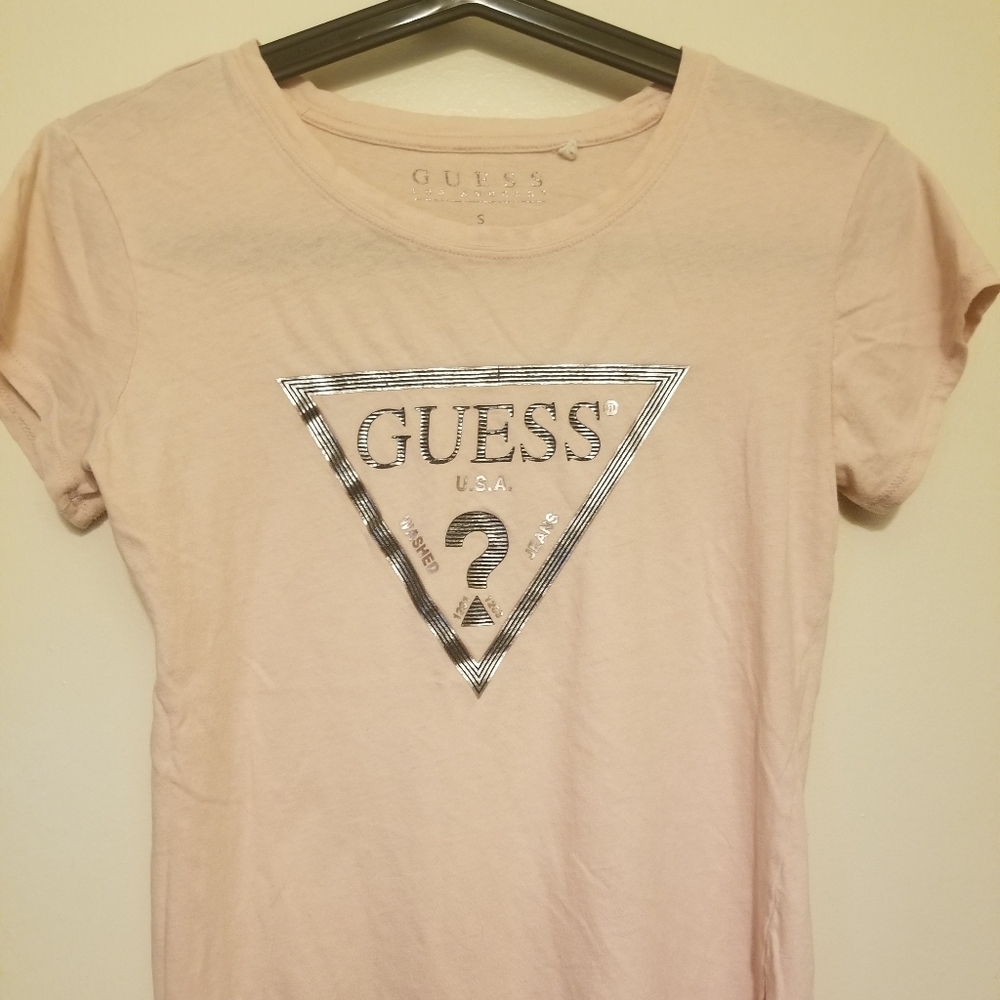 Guess light pink tshirt sz small